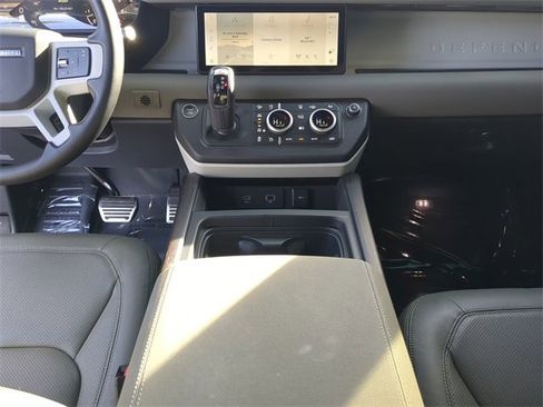 Used 2023 Land Rover Defender 90 SE image 14