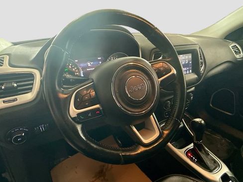 Used 2018 Jeep Compass Latitude w/ Popular Equipment Group FWD image 12