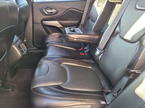 Used 2016 Jeep Cherokee Overland w/ Technology Group image 44