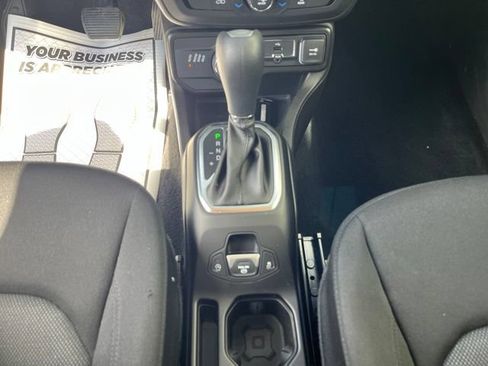 Used 2023 Jeep Renegade Latitude AWD/4WD image 12