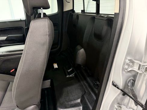 Used 2022 Chevrolet Colorado LT w/ Fleet Safety Package image 18