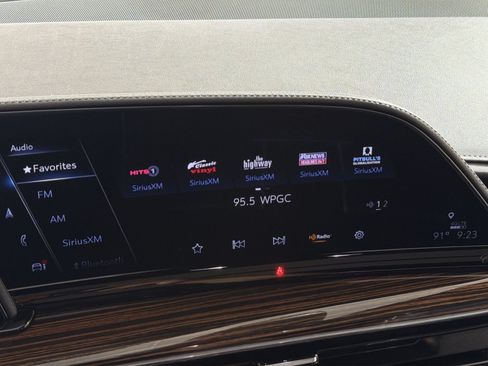 Used 2023 Cadillac Escalade Premium Luxury w/ Performance Package AWD/4WD image 18