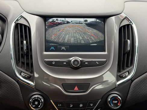 Used 2018 Chevrolet Cruze LT image 18