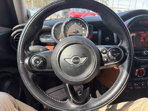 Used 2018 MINI Cooper S image 17