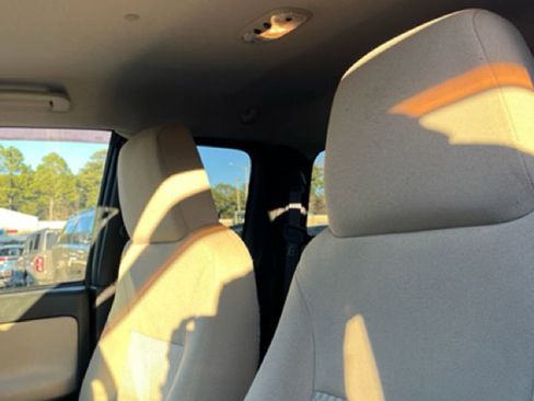 Used 2011 Chevrolet Colorado LT w/ Power Convenience Package image 11