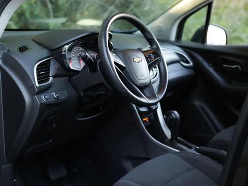 Used 2017 Chevrolet Trax LS FWD image 9