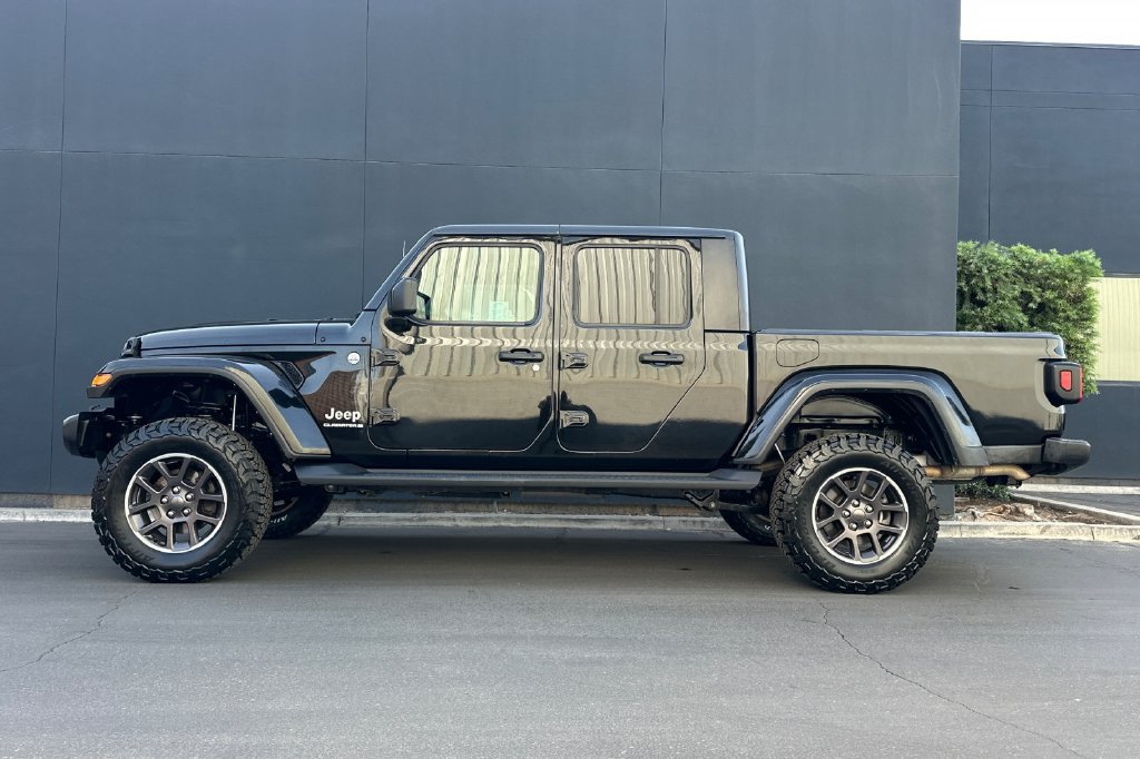 Used 2023 Jeep Gladiator Overland w/ Trailer Tow Package AWD/4WD image 7