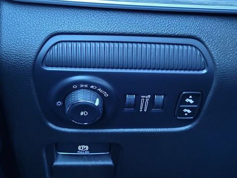 Certified 2024 Jeep Wagoneer Series II w/ Flexible Seating Group RWD image 13