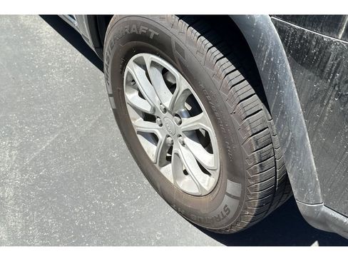 Used 2021 Jeep Grand Cherokee Laredo X image 6