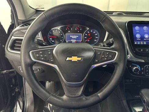 Used 2023 Chevrolet Equinox Premier image 18