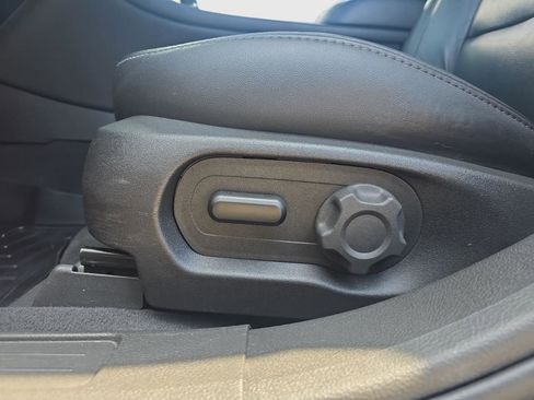 Used 2019 Ford Taurus SEL w/ Equipment Group 201A FWD image 19
