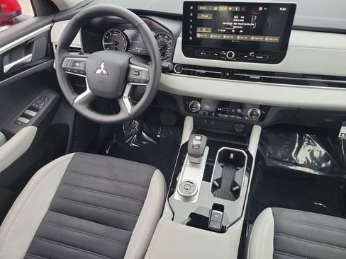 New 2026 Mitsubishi Outlander SE image 16