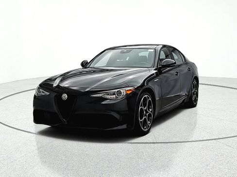 Used 2023 Alfa Romeo Giulia Veloce AWD/4WD image 2