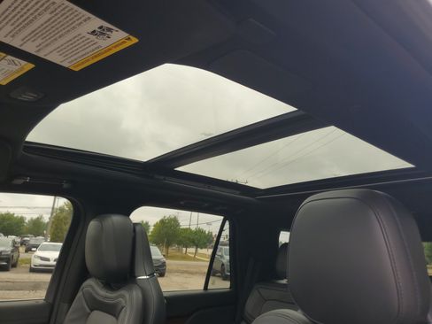 Used 2024 Lincoln Navigator Reserve AWD/4WD image 11