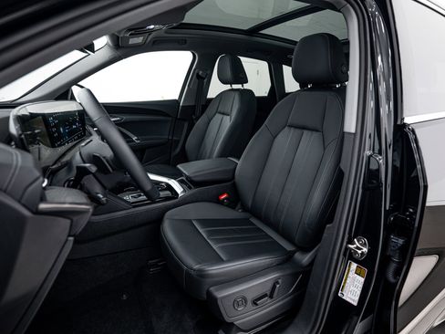 Certified 2025 Audi Q5 Premium w/ Convenience Package image 12