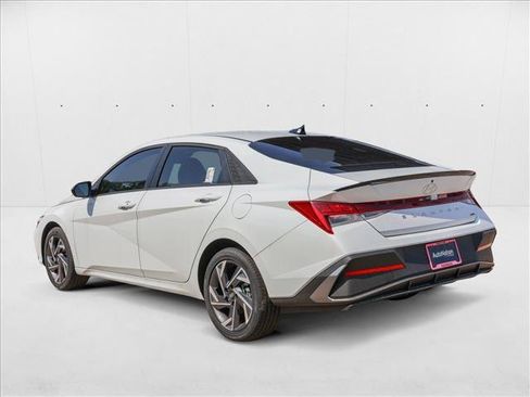 New 2025 Hyundai Elantra SEL image 7