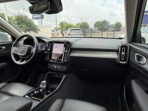 Certified 2025 Volvo XC40 B5 Plus AWD/4WD image 13
