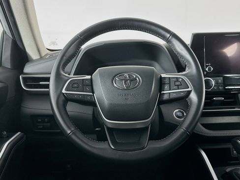 Used 2024 Toyota Highlander LE image 18
