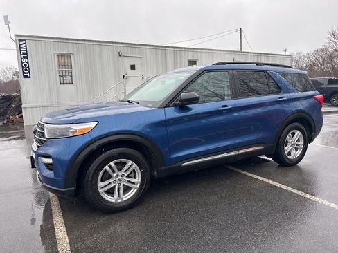 Used 2022 Ford Explorer XLT w/ Equipment Group 202A image 5