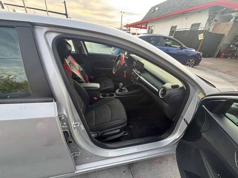 Used 2021 Kia Forte LXS FWD image 11