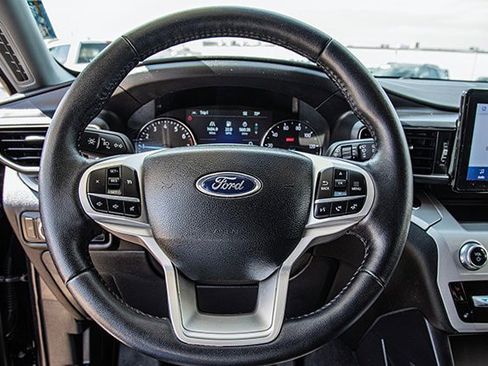Used 2023 Ford Explorer XLT w/ Equipment Group 202A image 8