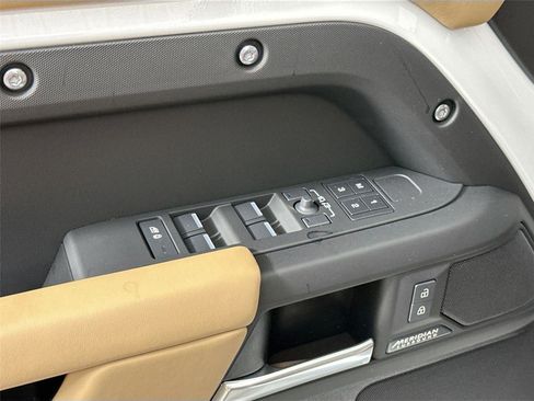 Certified 2026 Land Rover Defender 110 X-Dynamic SE AWD/4WD image 18
