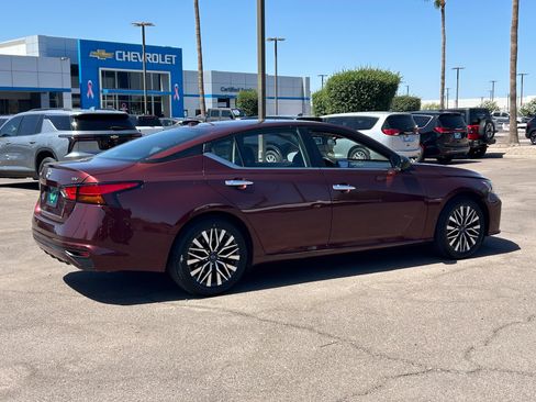 Used 2024 Nissan Altima 2.5 SV FWD image 5