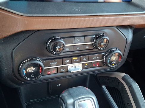 Certified 2024 Ford Bronco Outer Banks image 17