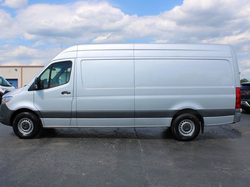 Used 2023 Mercedes-Benz Sprinter 2500 image 13
