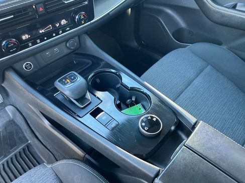 Used 2021 Nissan Rogue SV image 25