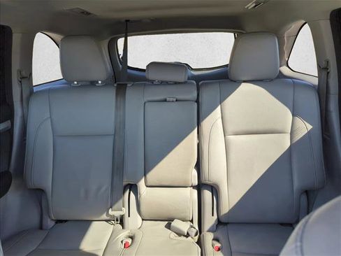 Used 2017 Toyota Highlander XLE image 19