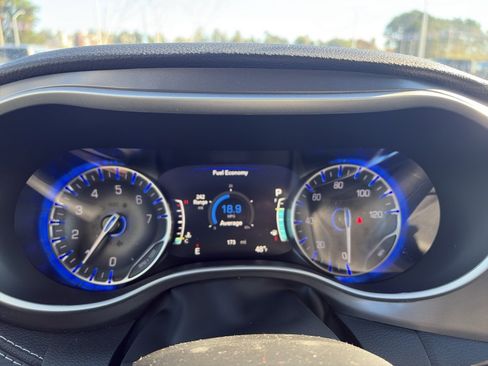 New 2026 Chrysler Pacifica Select image 7