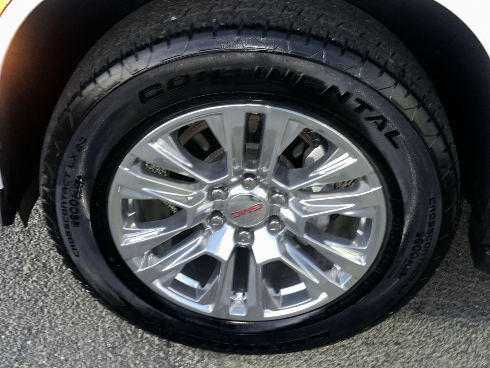 Used 2025 GMC Yukon Denali AWD/4WD image 13