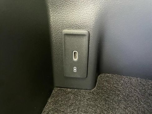 Used 2026 Volkswagen Atlas SE w/ Panoramic Sunroof Package FWD image 16