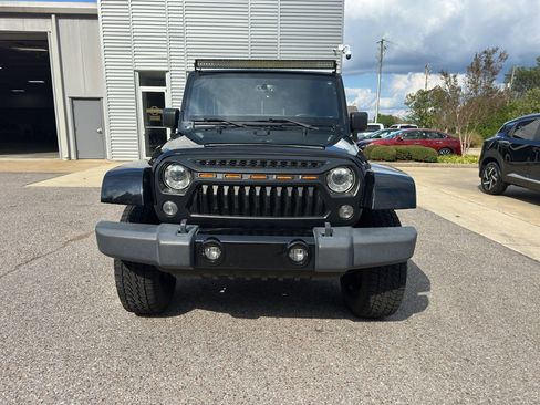 Used 2018 Jeep Wrangler Unlimited Sahara image 8