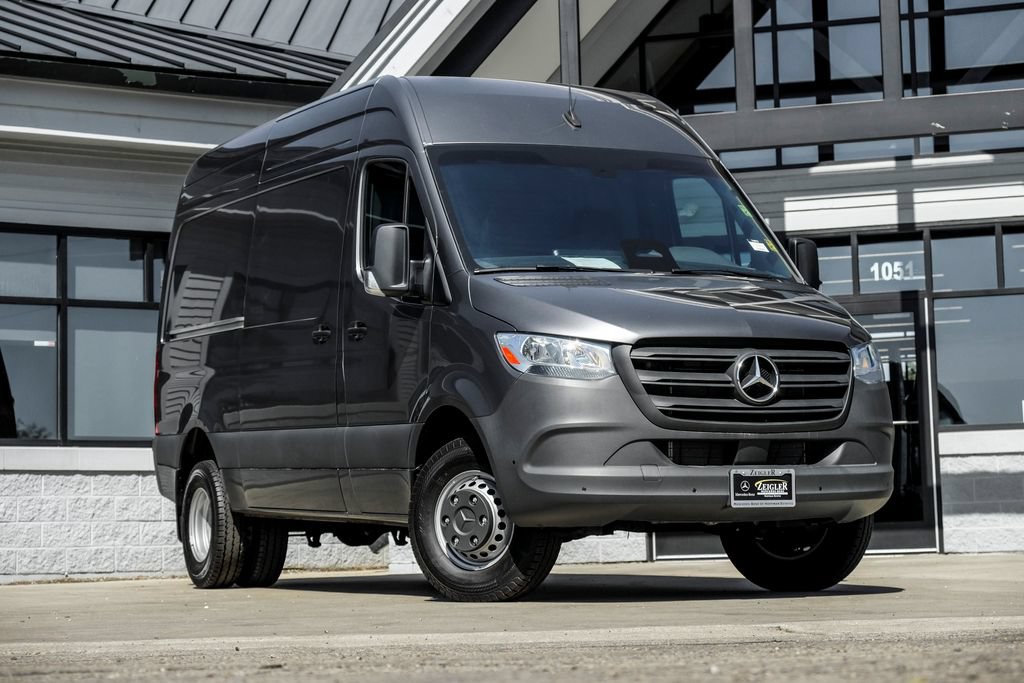 Used 2025 Mercedes-Benz Sprinter 3500 image 1