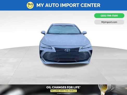 Used 2021 Toyota Avalon XLE w/ Moonroof Package image 2