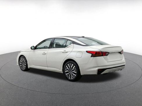 Used 2025 Nissan Altima 2.5 SV FWD image 7