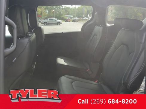 New 2026 Chrysler Pacifica Select image 41