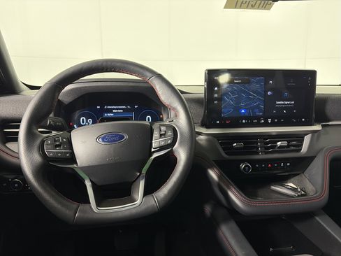 Used 2025 Ford Explorer ST-Line w/ ST-Line Street Pack image 13