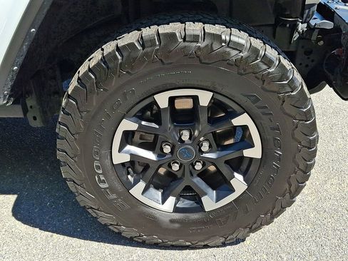 Used 2024 Jeep Wrangler Unlimited Rubicon 4xe AWD/4WD image 8