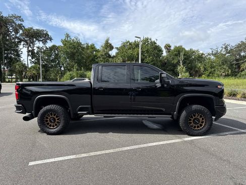 Used 2024 Chevrolet Silverado 2500 LTZ w/ LTZ Plus Package AWD/4WD image 2