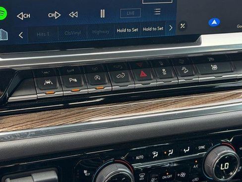 Used 2023 Chevrolet Silverado 1500 LT Trail Boss w/ LT Trail Boss Premium Package AWD/4WD image 29