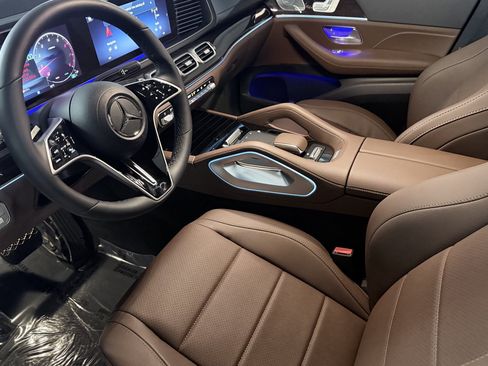 New 2026 Mercedes-Benz GLS 450 4MATIC image 9