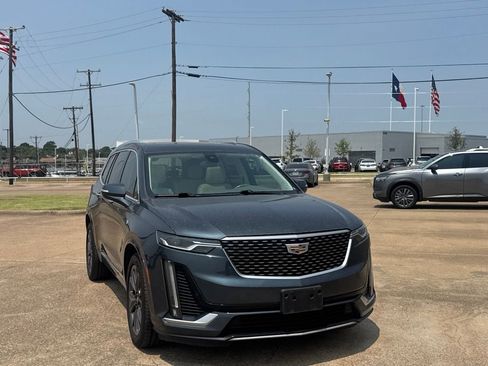 Used 2020 Cadillac XT6 Premium Luxury FWD image 3