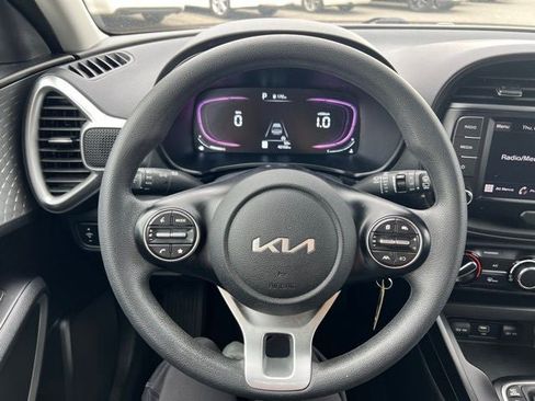 Used 2023 Kia Soul LX image 37