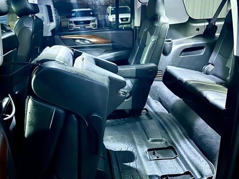 Used 2016 Cadillac Escalade ESV Luxury image 21