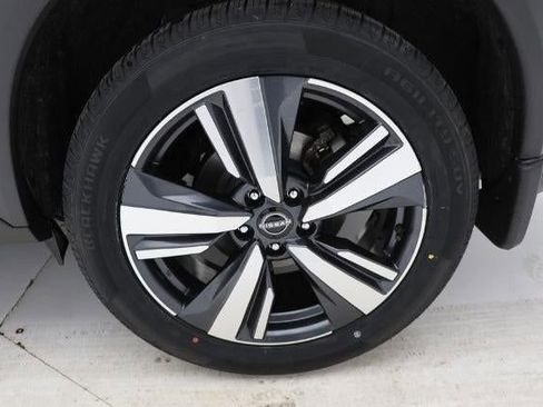 Used 2023 Nissan Rogue SL w/ SL Premium Package image 41