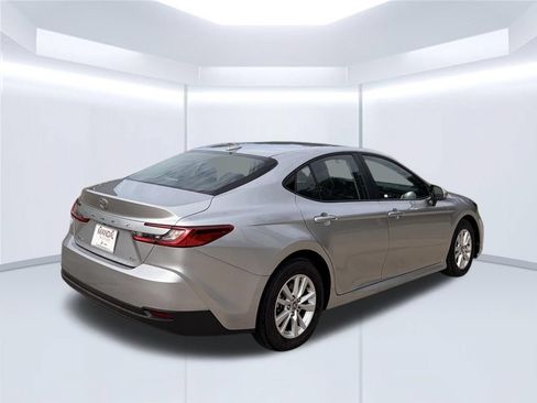 Used 2025 Toyota Camry LE FWD image 7