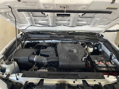 Used 2020 Toyota Tacoma TRD Sport w/ Technology Package image 22